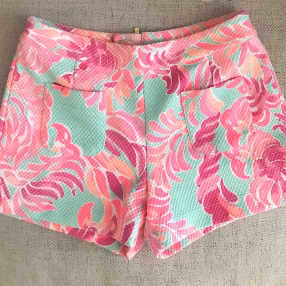 Lilly Pulitzer back zip shorts